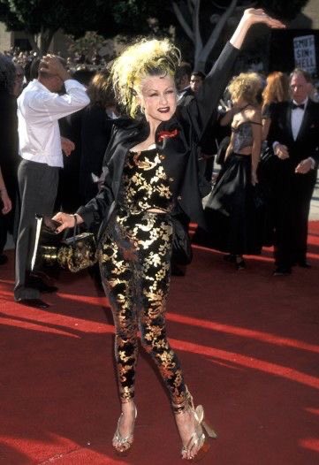 Cyndi Lauper cumple 67 años hoy, el mismo día que cumpleaños tú!!! Happy Birthday!!!   