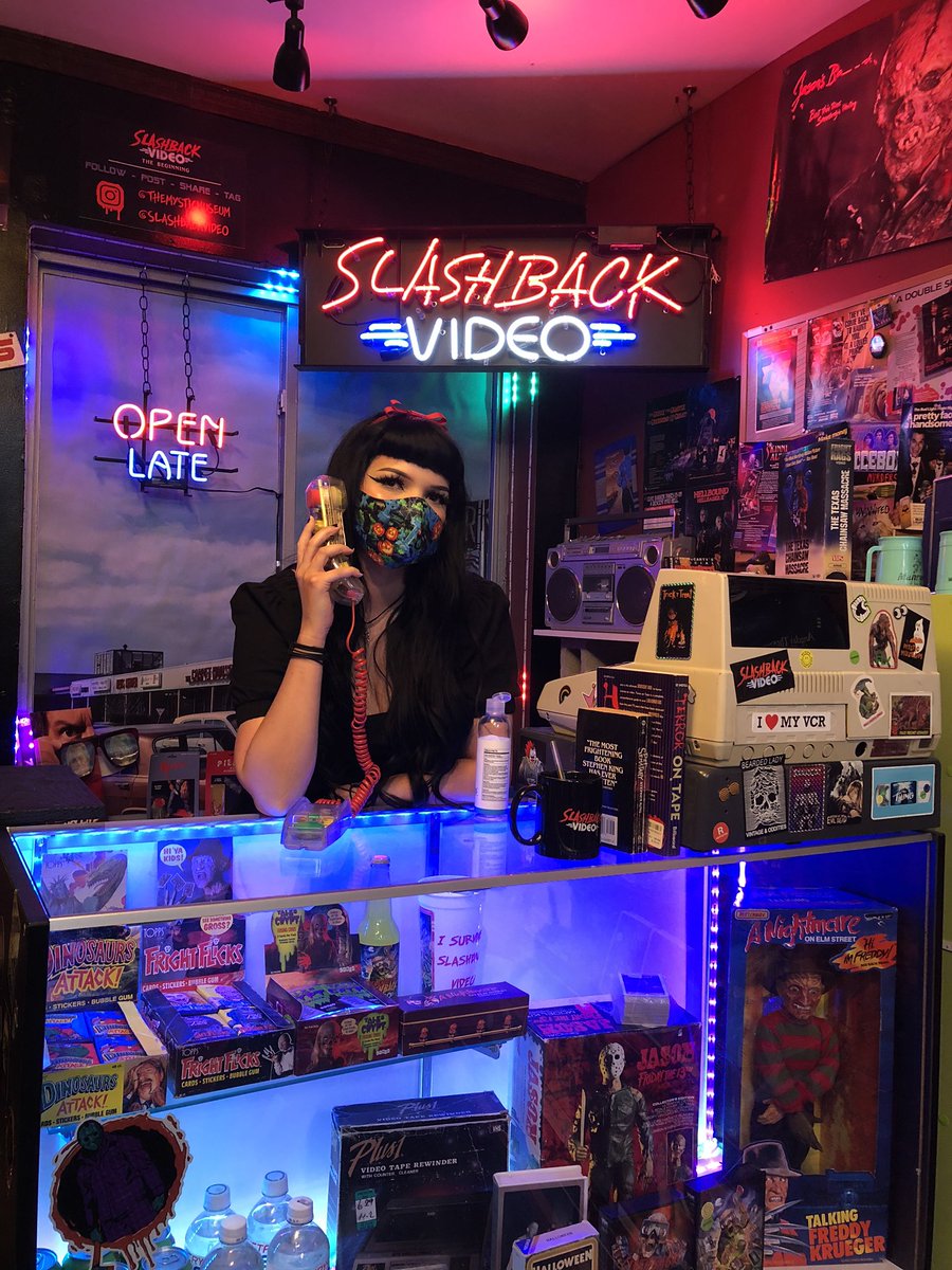 _brattybri's tweet image. I’m so happy I got to spend my bday yesterday at my favorite place 🖤 @SlashbackVideo @TheMysticMuseum