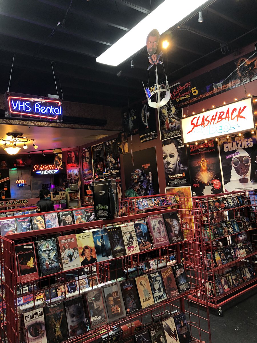 _brattybri's tweet image. I’m so happy I got to spend my bday yesterday at my favorite place 🖤 @SlashbackVideo @TheMysticMuseum