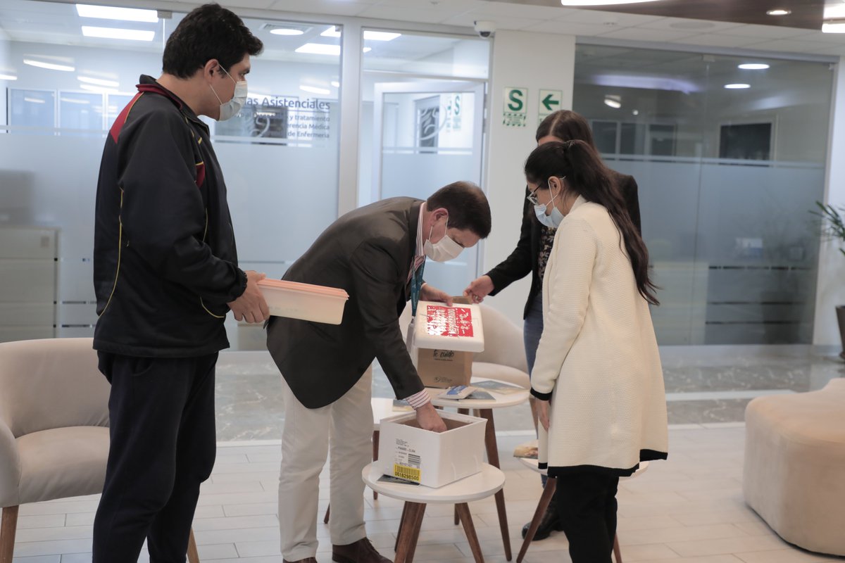 ClinicaGoodHope's tweet photo. Empresario Luis Barsalllo, conocido por vender a precio justo el oxígeno medicinal que tanto requieren los pacientes con COVID-19, recibe ayuda de la @ClinicaGoodHope para poder salvar la vida de su hermana quien permanece en la unidad de cuidados intensivos. https://t.co/azoCGFmFfw