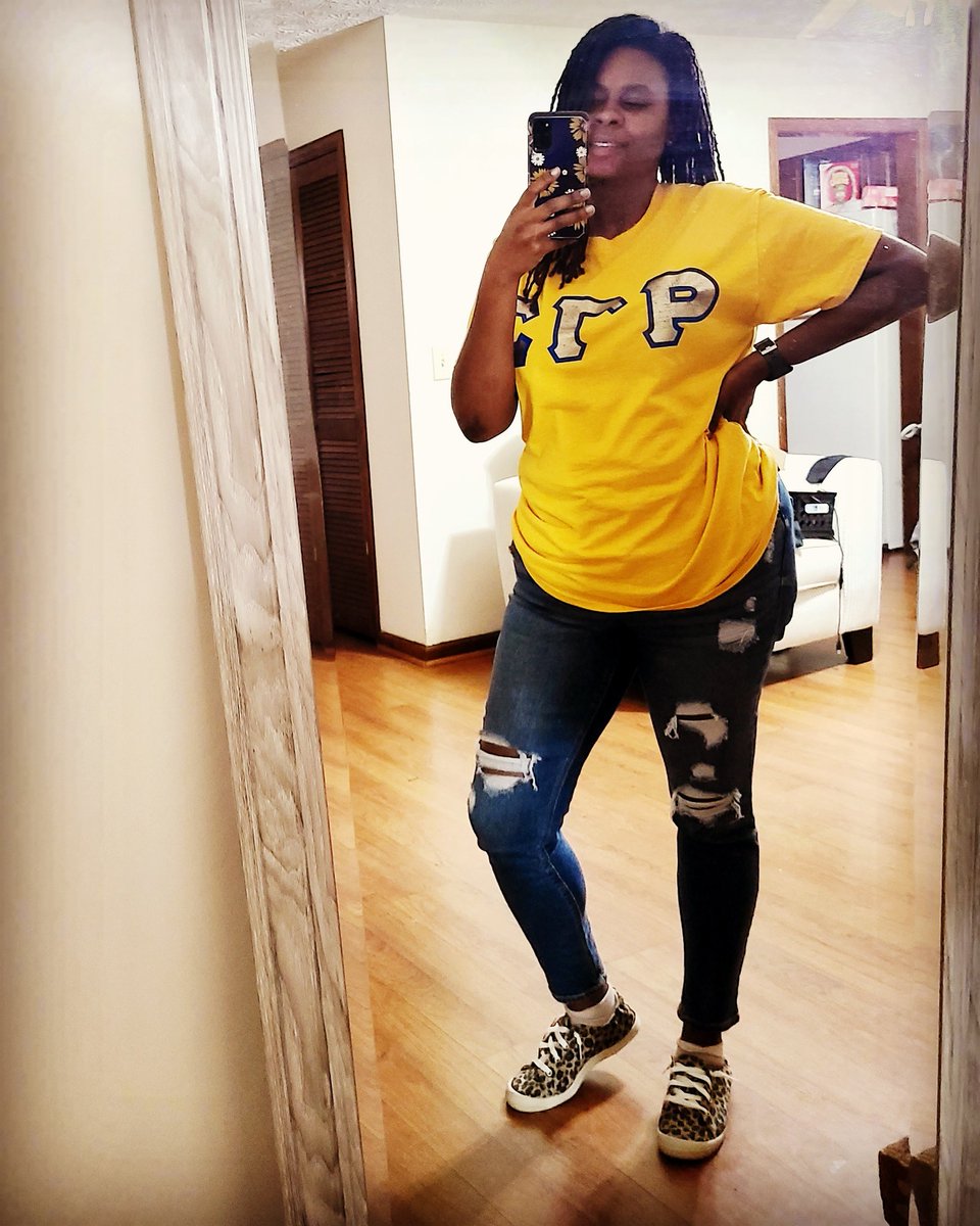 AutumnTheAries's tweet photo. I ain't goin nowhere but it is the 22nd so, #EEYIP and whatnot ๐๐ฉ๐.
#SPR11
#Solo
#1922
#SGRho
#PrettyPoodleAlert https://t.co/DnFW94e0VA