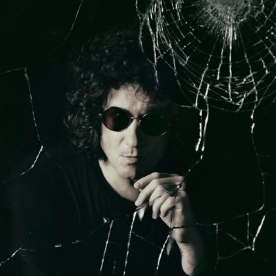 YoSoiTuLSR's tweet photo. #YoSoiTu #Fotos Acusan de plagio a Bunbury, aseguran que ha copiado versos de poetas
https://t.co/n2JiN6usHT https://t.co/OtxQTmng7P