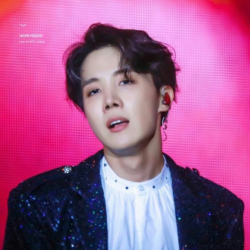 Expose thread on ̶@̶/̶h̶o̶b̶i̶ @/Hoseok’s forehead.Warning:Major Disrespect