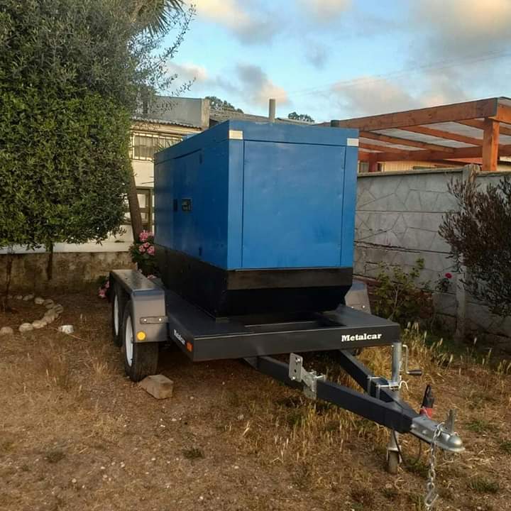 SanAntonio_SOS's tweet photo. ATENCIÓN..!!!
COMUNICADO DE #BOMBEROS DE #ELQUISCO*
ROBO DE GENERADOR DE 100KVA DE COLOR AZUL, JUNTO CON CARRO DE ARRASTRE PATENTE
 FSA*181
Robado hace unos minutos en la comuna, propiedad de nuestro director
Favor difundir
@chile_accidente @Controlvalpo @IEC_CHILE https://t.co/PMPfNXFnqb