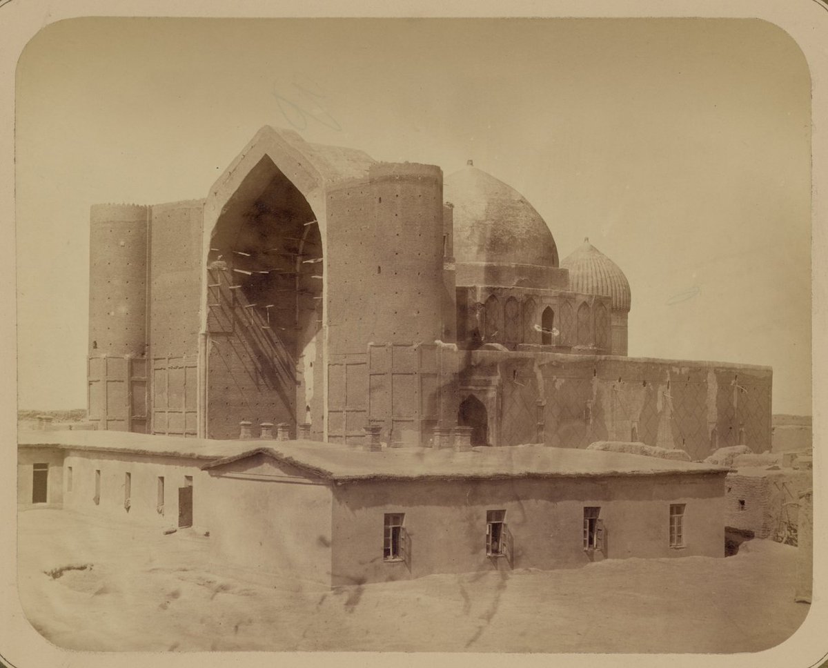 0106. Looks like a palace. Actually a spontaneous sand formation that arose in the desert by mere coincidence. Researchers from the end of the time wander the halls, trying to understand this one-in-a-trillion event.