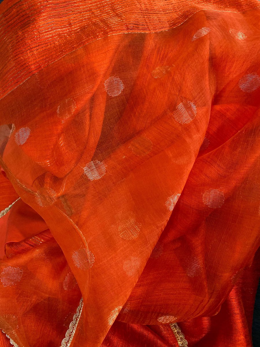 PriyankaRaajiv's tweet photo. This handwoven meet of #Jamdani silk and #khadi flatter the rawness of weaving featuring the bindu element woven with line art; letβs say itβs a play of rhythmic geometry.
#priyankaraajiv #ethicalfashion #slowfashion #jod #indianhandloom #iwearhandloom #handloom #craftiscool https://t.co/M2qfLTGZUC