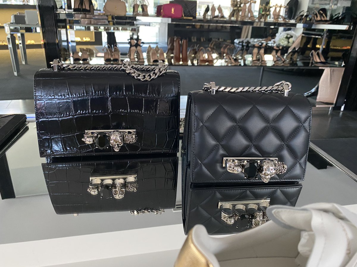 CosmopolitanSyd's tweet photo. 𝗔𝗟𝗘𝗫𝗔𝗡𝗗𝗘𝗥 𝗠𝗰𝗤𝗨𝗘𝗘𝗡 collections in store ✨⁣

#CosmopolitanShoes #DoubleBay #Sydney #Australia #VirtualProgress2020 https://t.co/m21deRWEHs