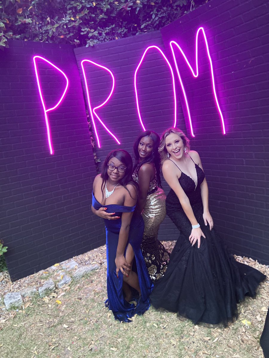 madisyngrace2's tweet photo. love these two!š¤#prom20 https://t.co/NyUxOYVE82