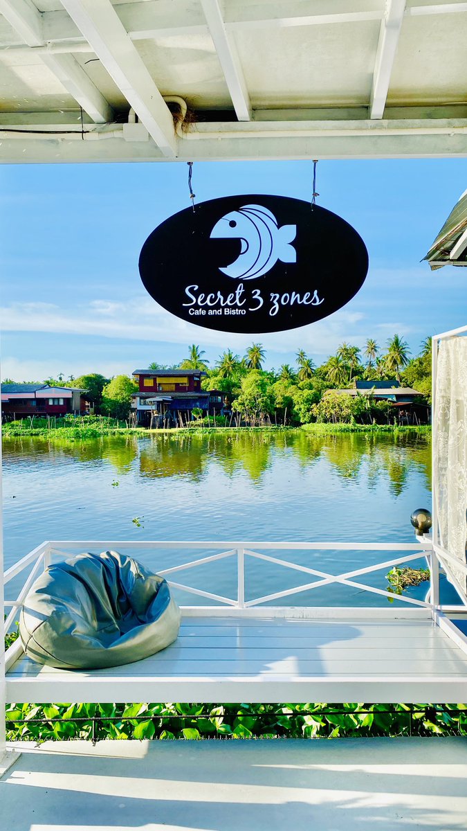 Chanee_Chobteaw's tweet photo. •Secret 3 Zones•
ร้านชิวริมแม่น้ำท่าจีน บรรยากาศเย็นสบายๆริมน้ำ มีอหารทั้งคาว, หวาน เหมาะทั้งกับเพื่อนและครอบครัว พิกัด: พุทธมณฑล สาย7 @reviewcoffeeth @ReviewAroii @mmkdishes #อร่อยไปแดก #chanee_chobteaw #ชะนีชอบเที่ยว https://t.co/11GO5zmwPV