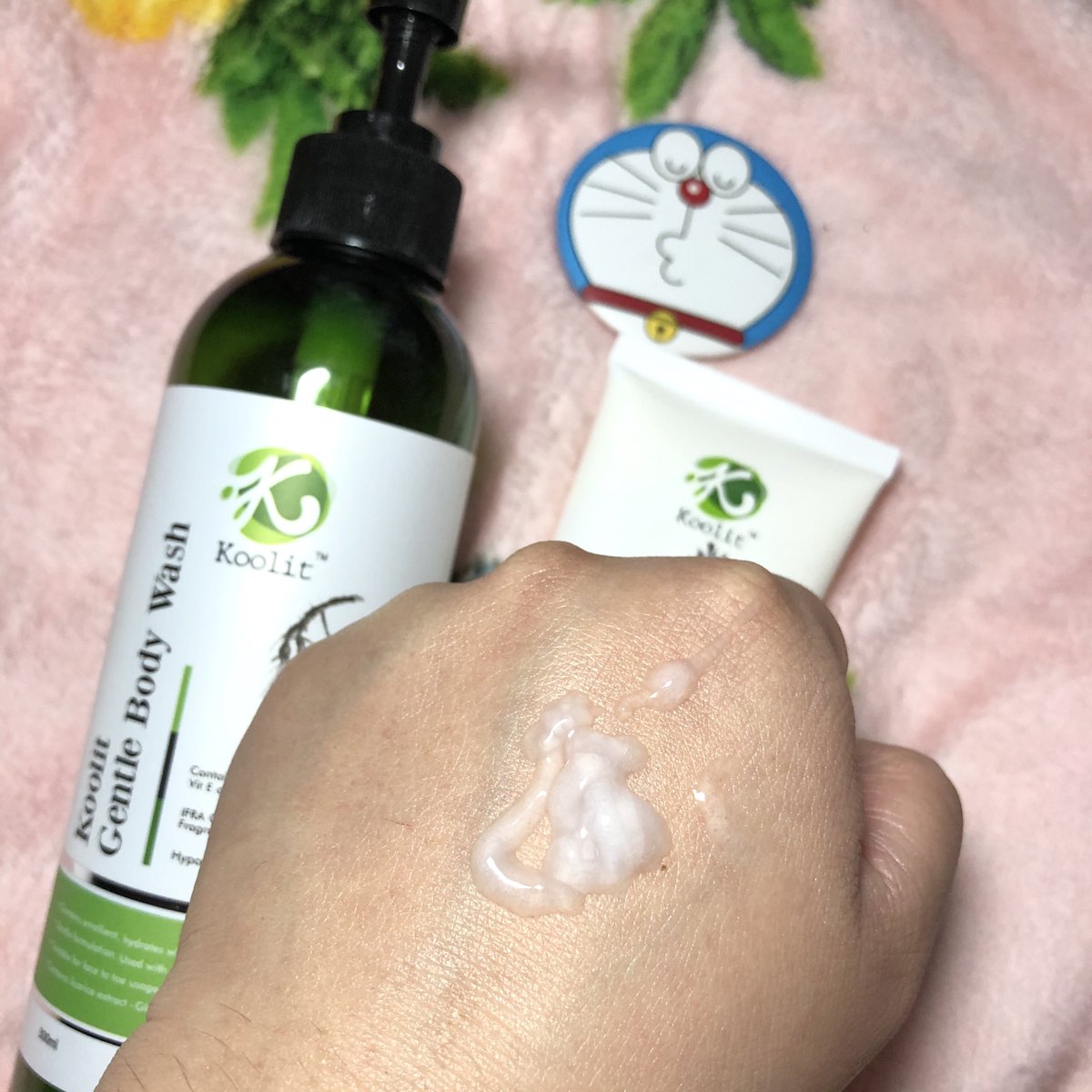 iffahs_'s tweet photo. I suka Koolit Calming Cream sbb walaupun nama dia cream, dia absorb cepat jugak so tak rasa melekit but still rasa moisturized gitu
Also, the body wash is sooo gentle on the skin. My skin feels moisturized & soothed gitu
#KoolitForYourKulit https://t.co/eTczREi6lb