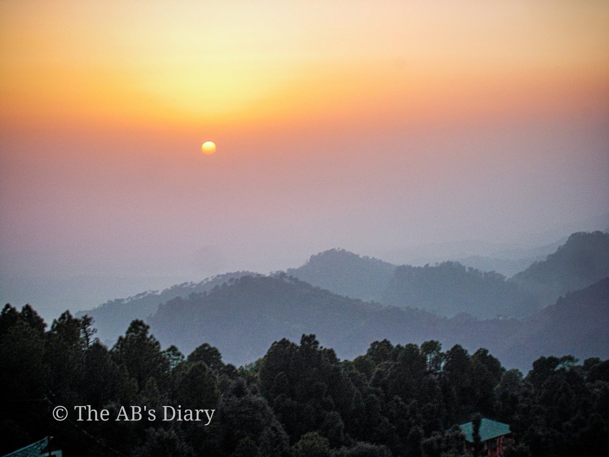 Nature's art is the most beautiful art if the canvas is the Himalayas!

#himachalpradesh #himalayas #mountainsofindia #mountainlove❤️ #mountainview #indiaview #indianphotography #indiantravelblogger  #travelphotography #travelrealindia #traveltheworld  #naturephotography #nature