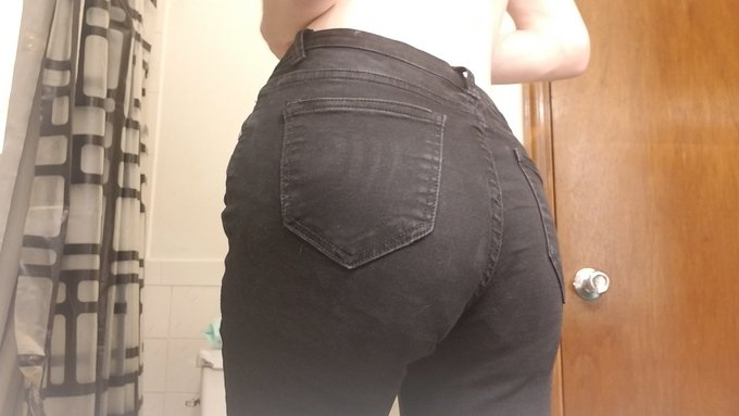 here is butt pls be gentle #nsfw #booty https://t.co/KICBJHxHY8<a href="/tag/nsfw"class="tags">#nsfw</a><a href="/tag/booty"class="tags">#booty</a>