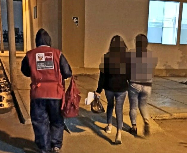 MimpPeru's tweet photo. #Ica | ¡Las 24 horas del día, listos para brindar atención! Nuestro Equipo Itinerante de Urgencia llega al distrito de Sunampe en Chincha, para ser el soporte de una adolescente que fue víctima de violencia por parte de su expareja. https://t.co/XPtToEqFMQ