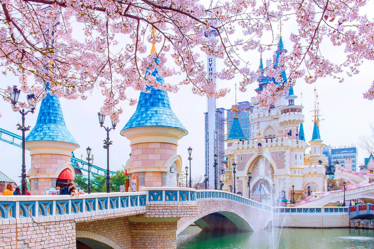 Also, an addition to Mingi’s:This is Lotte World, and how can this not be considered the most Princess Mingi thing ever? 