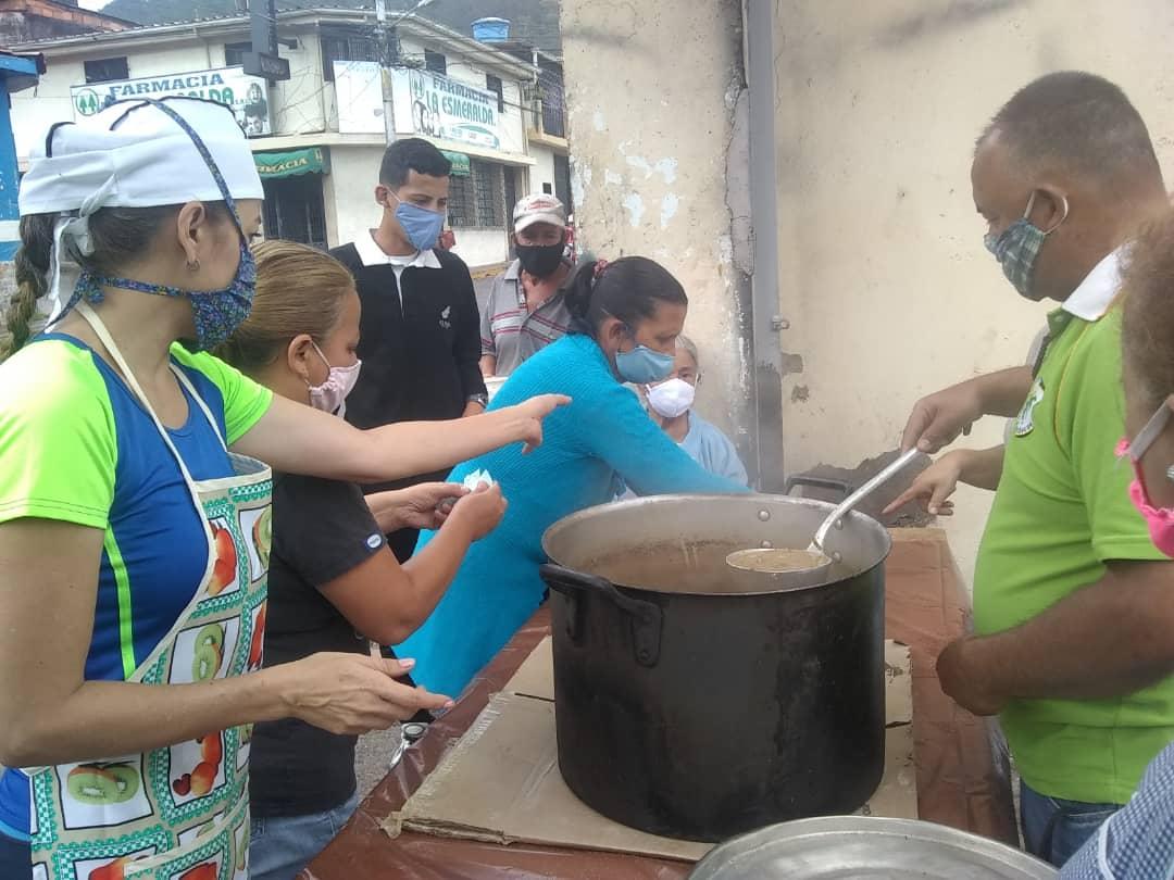 prefectostach's tweet photo. La #PrefecturaAndresBello realizó olla solidaria para los más necesitados del municipio Andrés Bello. 172 personas se beneficiaron con la colaboración del párroco Alexis guerrero y grupo emaus. @dirpoliticatach @GobiernoTachira #PrefectosContigo #Tachiratierralibre #Venezuela https://t.co/pFqCHToCtx