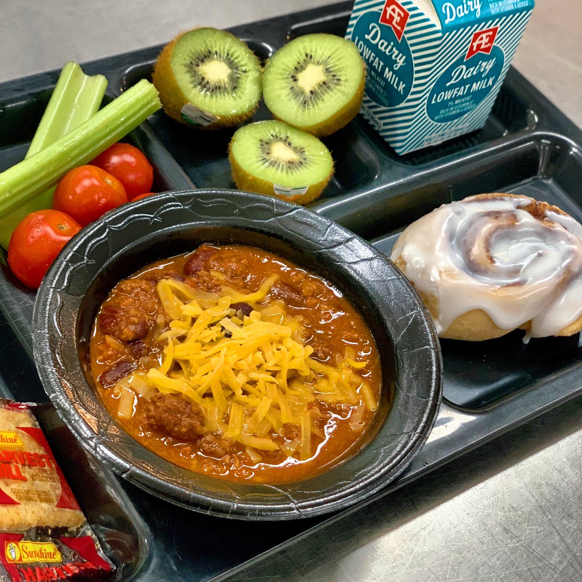 CCFoodService's tweet photo. For this Thurs:
Breakfast: 5 cereal, 5 100% fruit juice, 5 milk
Lunch: 
1. Turkey &amp; ch sandwich, carrots, fruit, milk
2. Hot dog, potato, fruit, milk
3. Chili, dinner roll, corn, fruit, milk
4. Chic quesadilla, gr beans, fruit, milk
5. Turkey a la king, fruit, veg, milk https://t.co/2SsIhgE0UI