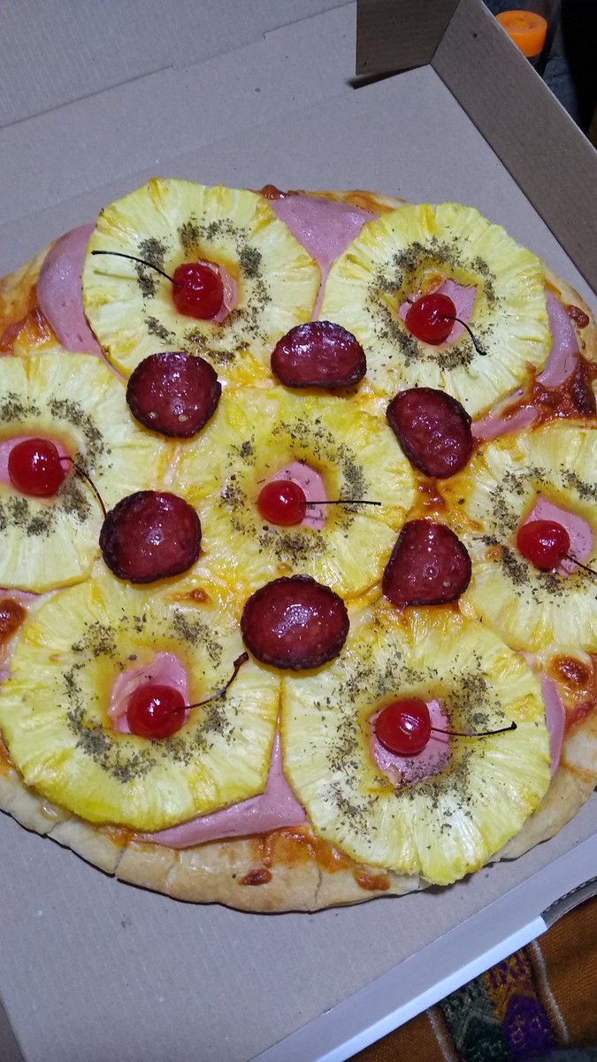 Hobbiton_Ica's tweet photo. La pizza Golden Hobbit en ICA https://t.co/AG63Kbu1NR