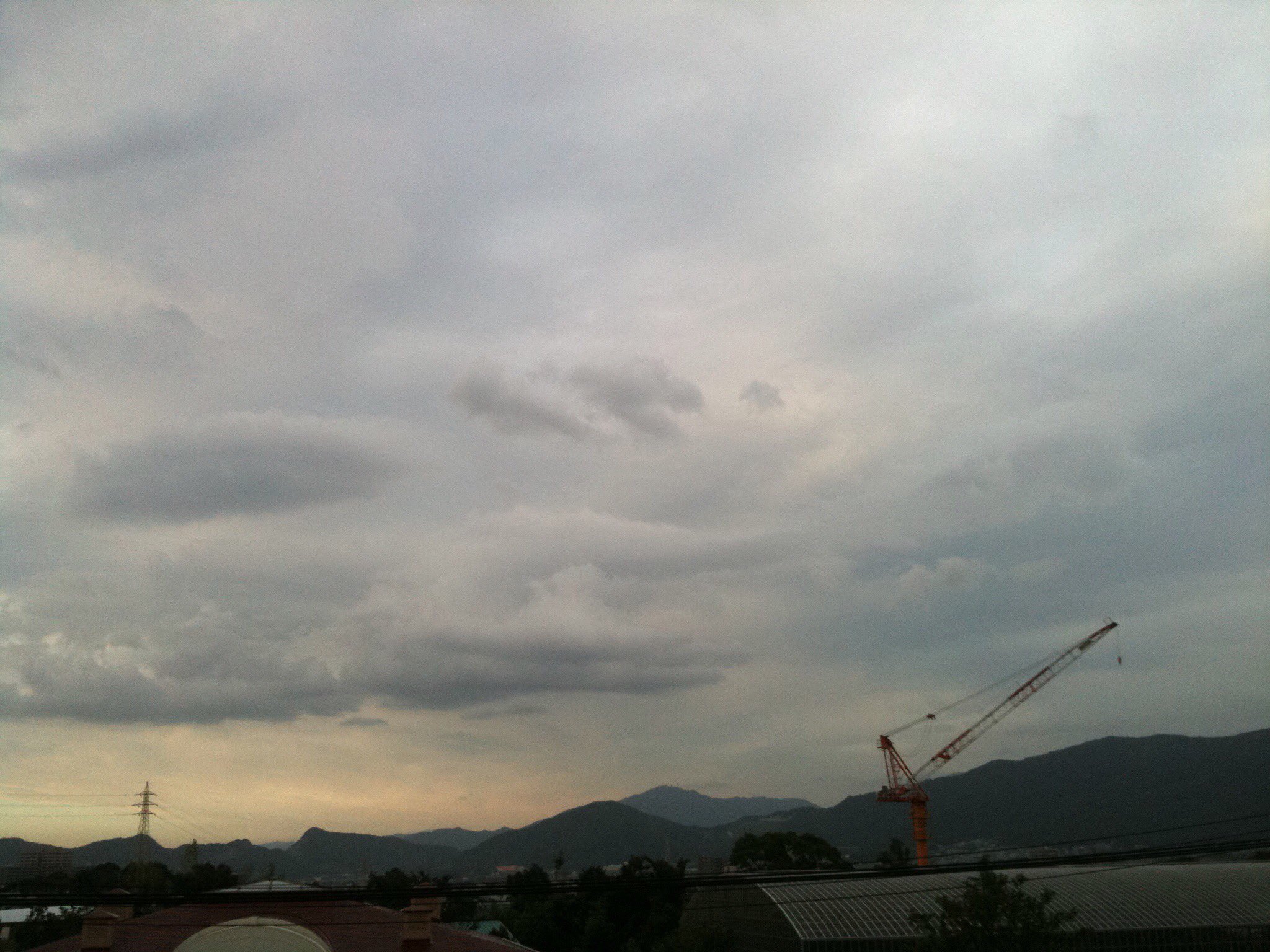 けんとろ Twitterissa 09年8月8日に大野城で撮影した神の手雲の写真 何かを掴もうとしてる 重機 巷によく出回ってる神の手雲は明らかにフォトショっぽいけど これは加工なし 神の手雲 神の けんとろ Twitterissa 09年8月8日に大野城で撮影した神の手雲の写真 何かを掴もうとしてる 重機 巷によく出回ってる神の手雲は明らかにフォトショっぽいけど これは加工なし 神の手雲 神の