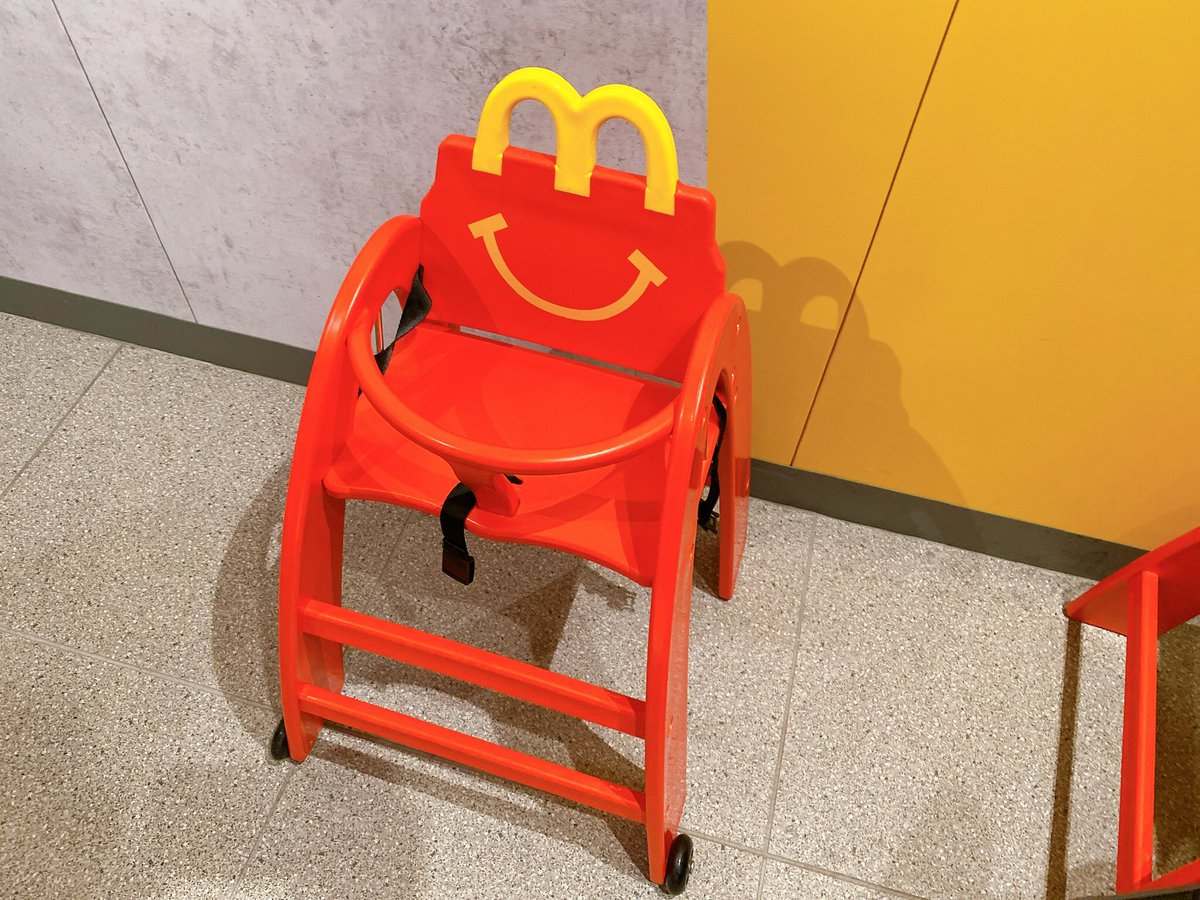 錦糸町 南口にオープン🎊した #マクドナルド は店内がスタイリッシュな