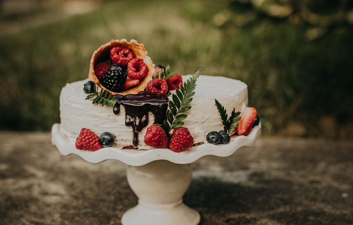 _RavioliQueen_'s tweet photo. @macigood &amp; I are making cakes now 🥺👉🏻👈🏻 please spread the word !! Our fb page : alwaysambrosia insta: always_ambrosia &amp; we are doing a giveaway this week!! https://t.co/LXGli96zaf