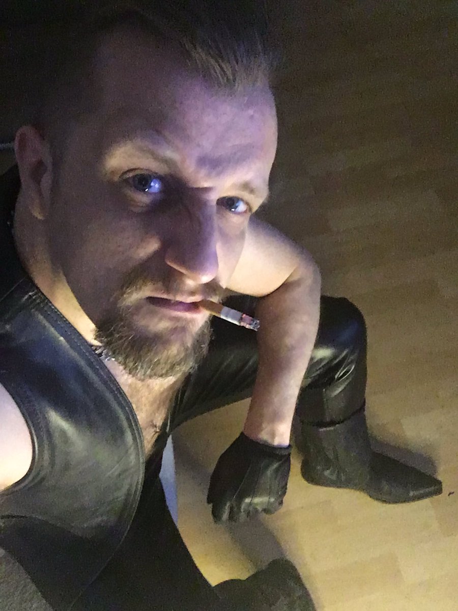 GermanyAlpha's tweet photo. RT your #leathermaster! 
New vid at https://t.co/Y9mN5OcO9R 

#gayleather #leatherfetish #sendras #sendraboots #boots #bootsfetish #gayfetish #findom #cashmaster #gloves @Kingdomofdicks1 @DomLeatherBull @zgdtbo @AlphaPromoRT @loverofmasters @AlphaMaleWorld1 @RtAlphas https://t.co/upk4sMu4Oy