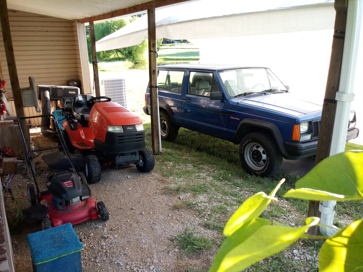 CaraparC's tweet image. Here's our mowers! They are getting shade with Dan on this hot day! Jack is shading too!

Lil' Red = Huskee 21" push mower
Arien = Ariens 46" riding mower
Happy = Dixon 30" zero-turn mower

#LawnMower #PushMower #RidingMower #ZeroTurnMower #Huskee #Ariens #Dixon #Jeep #JeepLife