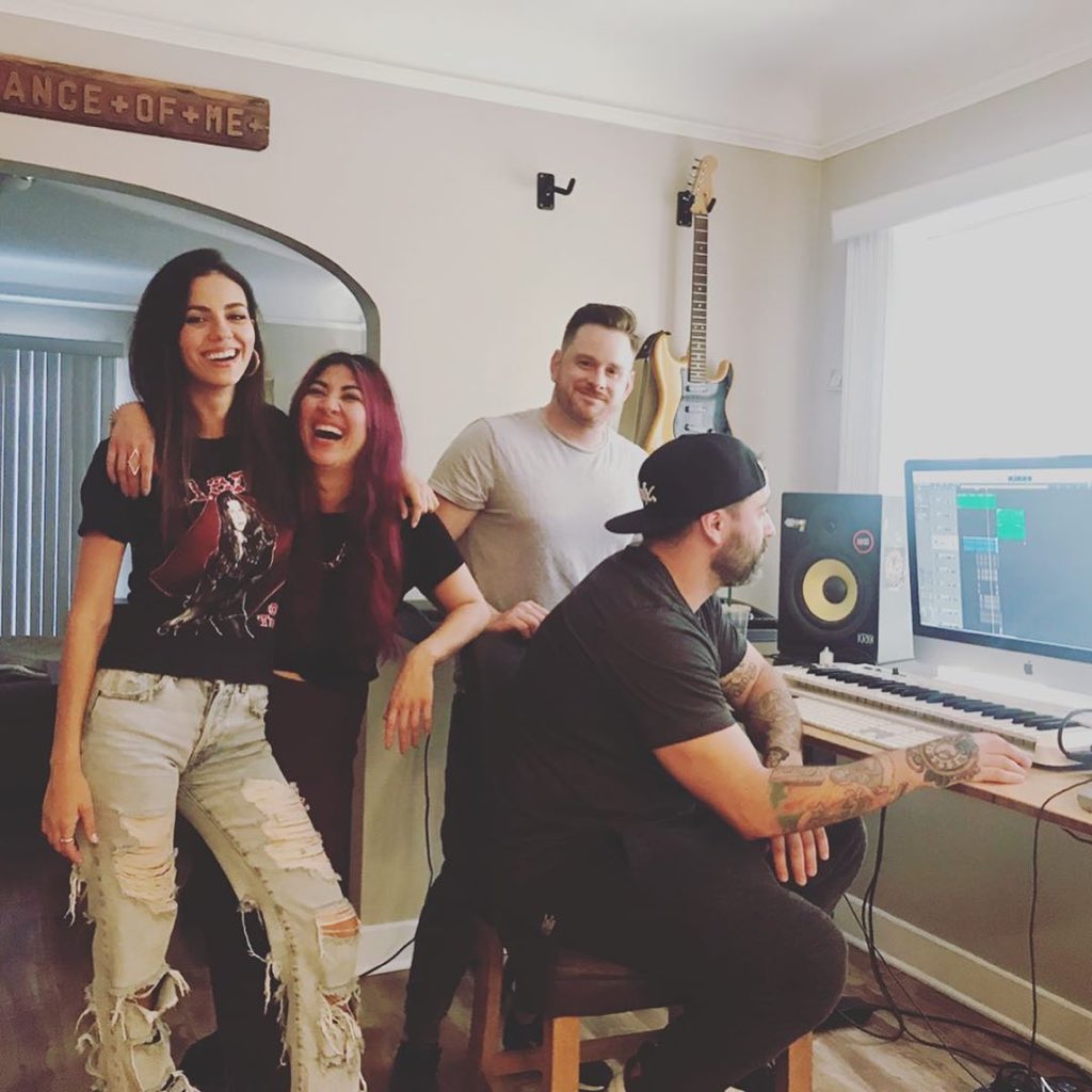 isa goe | ig: lisagoegosinger/songwriter best known for co-writing “come home to me” by earnie halter, later covered by justin bieber. she’s written songs for herself like “don’t walk away” and “breakaway.” victoria’s worked with lisa alongside producers 9am. she seems cool.