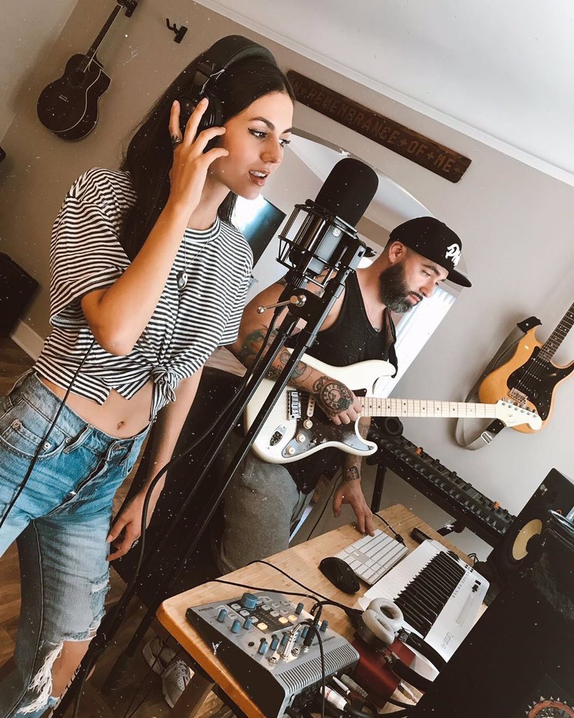 9am | ig: 9amofficialproducing/songwriting duo. they’ve worked with artist like jenna raine, rick ross, ty dolla  $ign, victoria monet, and jason derulo. they’ve also worked alongside grammy winning producing/songwriting team the stereotypes. victoria’s worked with them a lot.