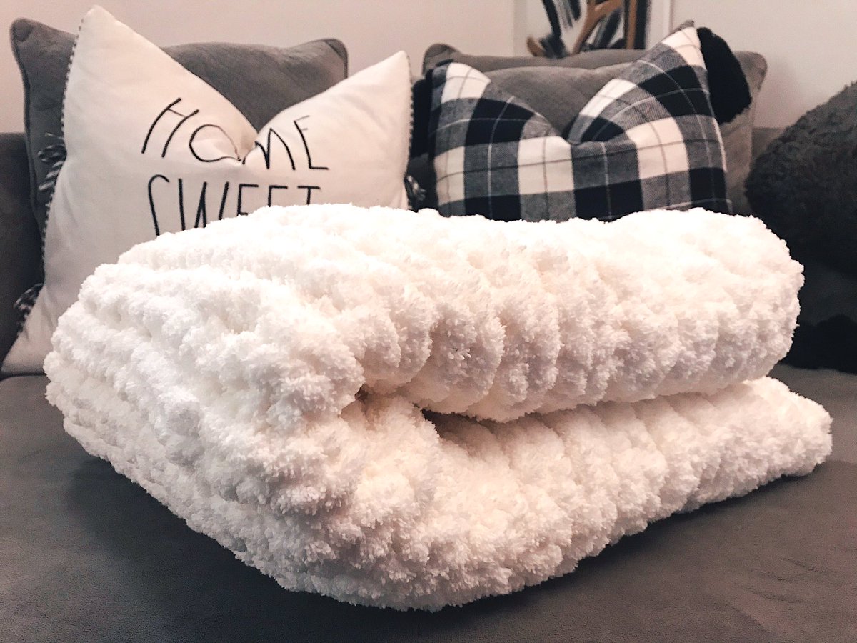 knitsandlove's tweet image. My most requested, white chunky knit throw blankets! |#flatlay #chunkyknitsandlove #chunkyknitblankets #handmadechunkyknitblankets #chunkyknitblanketsdmv #knitting #knittingaddict #knittinglove #knittinginspiration #chunkyknitting #chunkyknitblanket #art #love #joy #handmadegift
