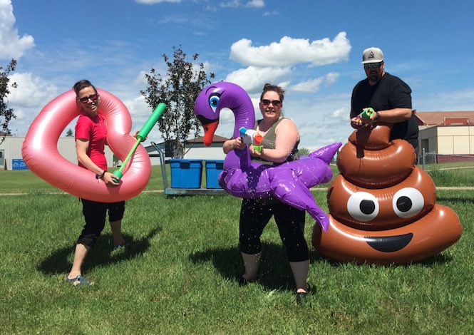 MrsRehmansClass's tweet photo. We couldn’t let the year end without our annual grade 1 water fight.  This year was a bit different...drive by &amp; get us wet!  We couldn’t have asked for better weather.  Thanks to all those kiddos who came by with their super soakers &amp; water balloons #ecsrdstrength #yearendfun https://t.co/knFEFg6BXl