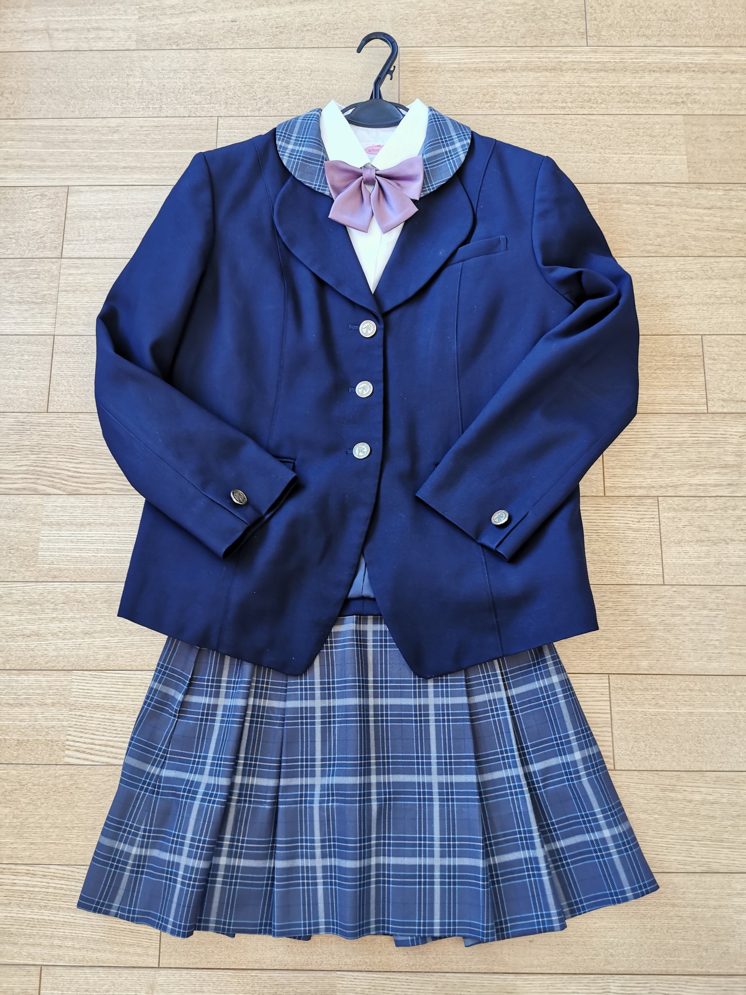 制服買取 デジタルウェブ 京都府立久御山高校の制服セットを買い取らせて頂きました 写真は旧制服 襟の形が特徴 柄もスカートとお揃いです デジタルウェブへお売り頂きありがとうございました 制服 学生服 制服買取り 制服買い取り 制服売ります