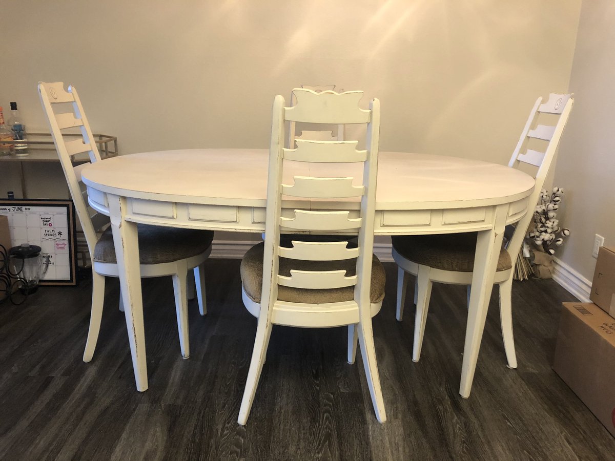 abigailjoyleen's tweet photo. I’m moving and my roommate, Kaylee, and I have some stuff for sale! Let me know if you’re interested in the below! We’re in Brea for reference!

Table: $85
Couch: $100 
Flower Side Table: $25 https://t.co/bZFRBlvB9q