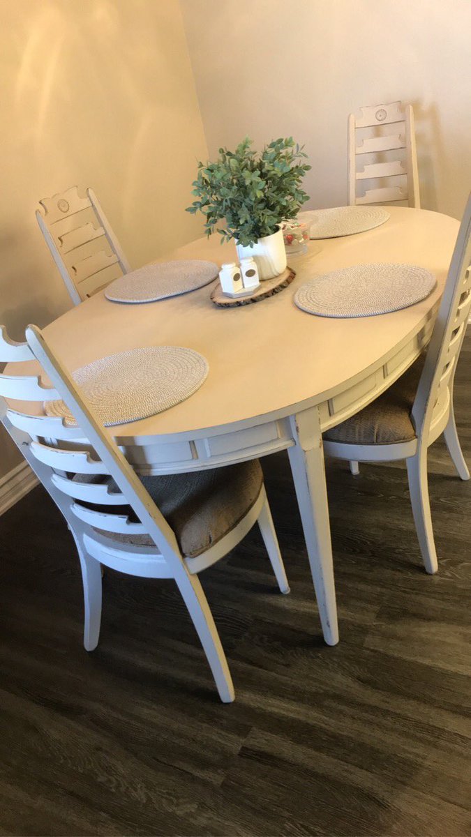 abigailjoyleen's tweet photo. I’m moving and my roommate, Kaylee, and I have some stuff for sale! Let me know if you’re interested in the below! We’re in Brea for reference!

Table: $85
Couch: $100 
Flower Side Table: $25 https://t.co/bZFRBlvB9q
