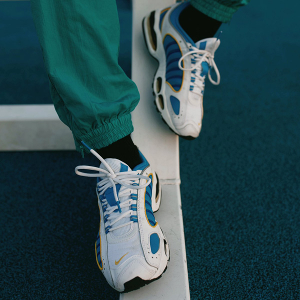 Kicks Deals The White Speed Yellow Light Photo Blue Nike Air Max Tailwind Iv Is 60 Off Retail At 62 97 Free Shipping With Your Nike Account Promotion Buy Here T Co Vijfegwmef