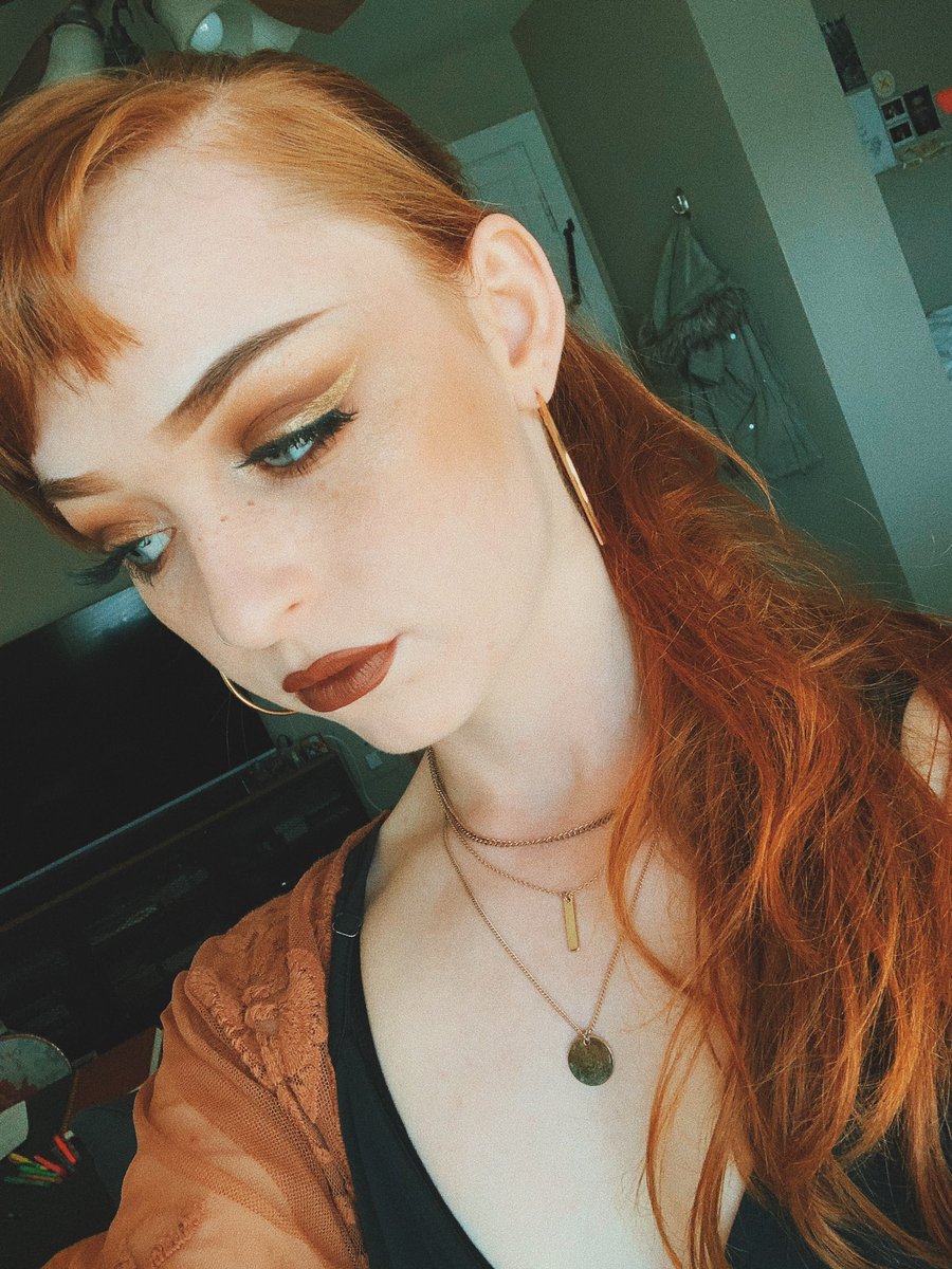 erinemaleth's tweet photo. Gold liner makes me feel powerful ⚡️ #Feminism #MakeupLook https://t.co/Kwqnc55SZJ
