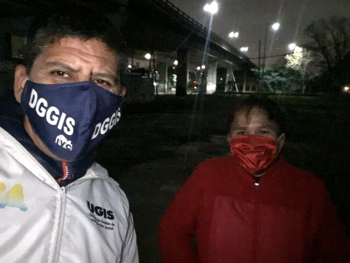 M_ClubTorino's tweet photo. Servicio esencial 

Ahora equipo👷🏾‍♂️ @IVCBuenosAires, trabajando en conjunto con @OficialEdesur 💡en barrio #Piletones.

@MariaMigliore @JuanMaquieyra @mrgospedini @horaciorlarreta https://t.co/uOiEkfJZl5