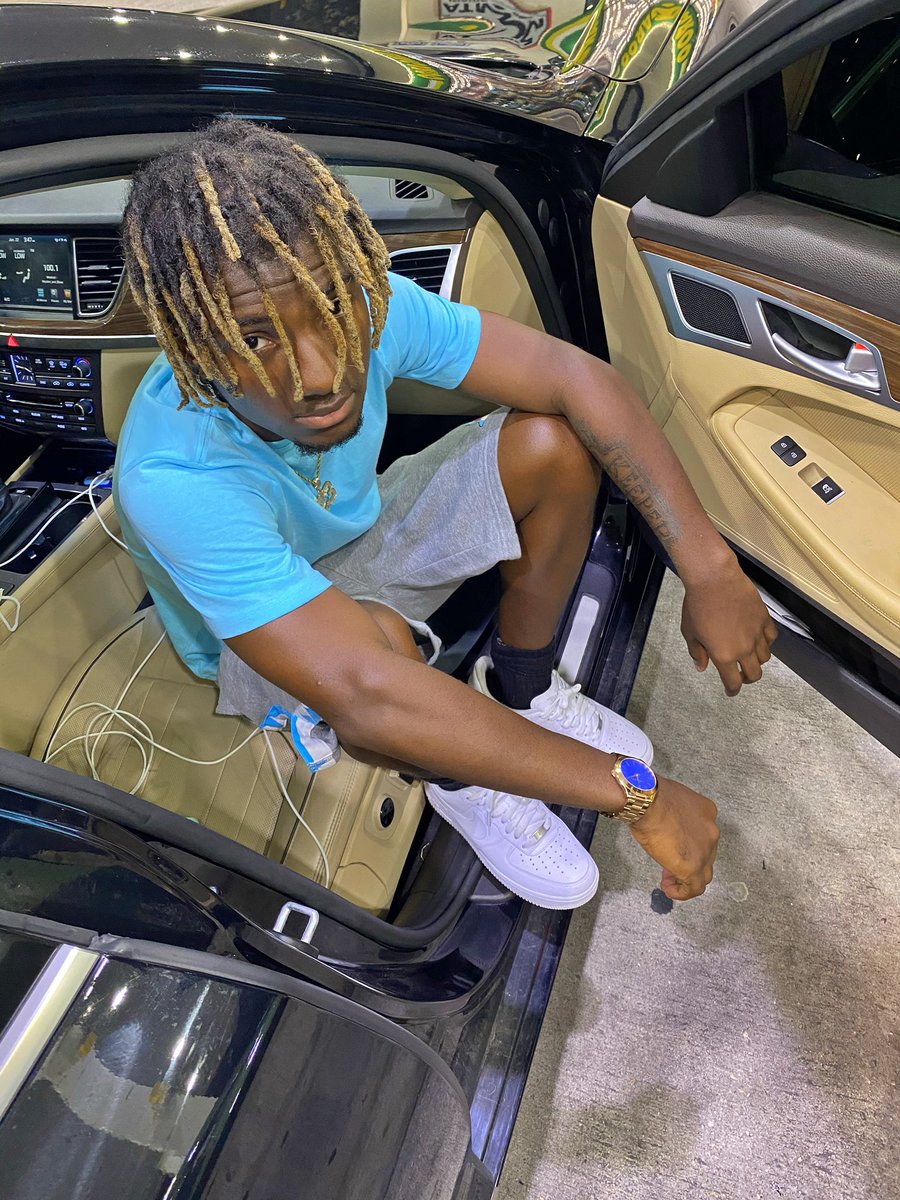 guhhthats's tweet photo. Young Nigga Versus The World 🌎 ..I’ll Neva Change 🙅🏾‍♂️🗣🐬💧 #YoungAndPaid 🤯 #SelfMade 🌬 https://t.co/c1Y2CMGP2A