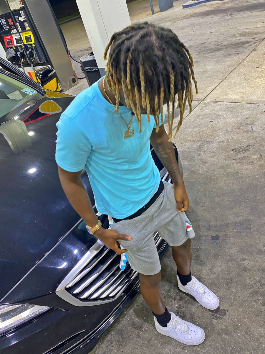 guhhthats's tweet photo. Young Nigga Versus The World 🌎 ..I’ll Neva Change 🙅🏾‍♂️🗣🐬💧 #YoungAndPaid 🤯 #SelfMade 🌬 https://t.co/c1Y2CMGP2A