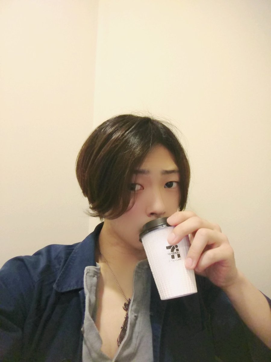 棟方柾行 On Twitter 1日の始まりは一杯の珈琲から 毎朝のルーティーン 僕は珈琲で 1日が始まったなと思えます できれば毎朝ドリップ 珈琲を飲みたい あの冴え渡る感じがまたなんとも 今日も1日頑張ります 棟方柾行 俳優 珈琲 コーヒー ルーティーン 朝