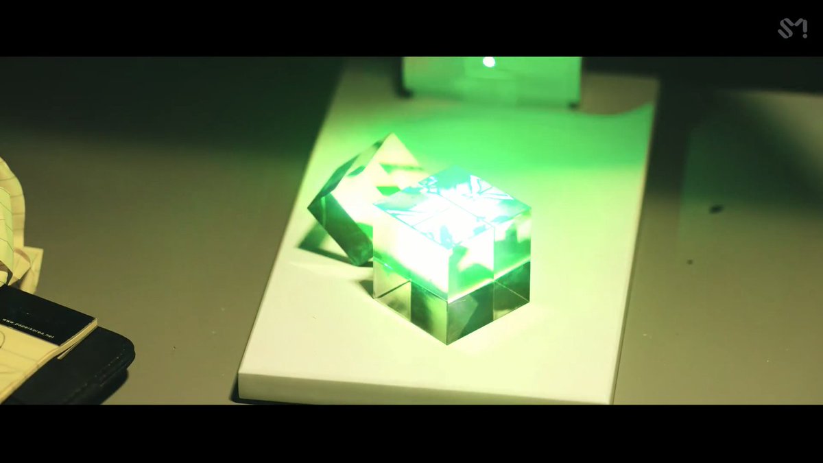 Now remember what I said back then that different members had to solve different problems to 'unlock' the lock and make the cube glow in TEMPO MV?  #EXO  @weareoneEXO