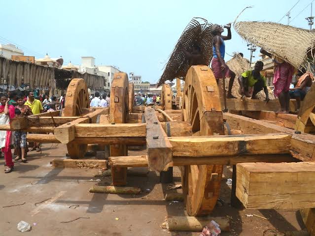 The construction makes use of newer materials as the years go by. However, the structure, model, design and measurements of the chariot remain the same.Hundreds of pilgrims and devotees pull the massive sized chariots with sturdy ropes.