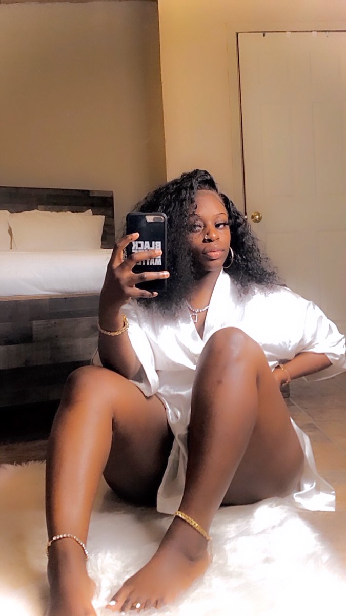 _MoeLee's tweet photo. Very comfortable in my skin.🤎 👸🏾 https://t.co/w6479aTQoz