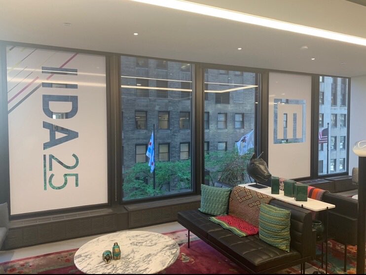 speedprochicago's tweet photo. When #Branding is also window dressing! #WindowAdvertising #OfficeBranding #LargeFormatPrinting #SpeedProChicago https://t.co/uvRfBgbXI9 https://t.co/uzCv4CUhJg