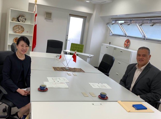 TongaEmbTokyo's tweet image. 宮内庁の犬飼明美式部官にお越し頂き、天皇陛下への信任状捧呈に関する宮中儀礼について説明を頂きました。
Pleasure to welcome the Master of Ceremony Ms. Inukai Akemi to discuss Court Protocol on presentation of credentials to His Majesty the Reiwa Emperor. #🇹🇴🇯🇵kizuna