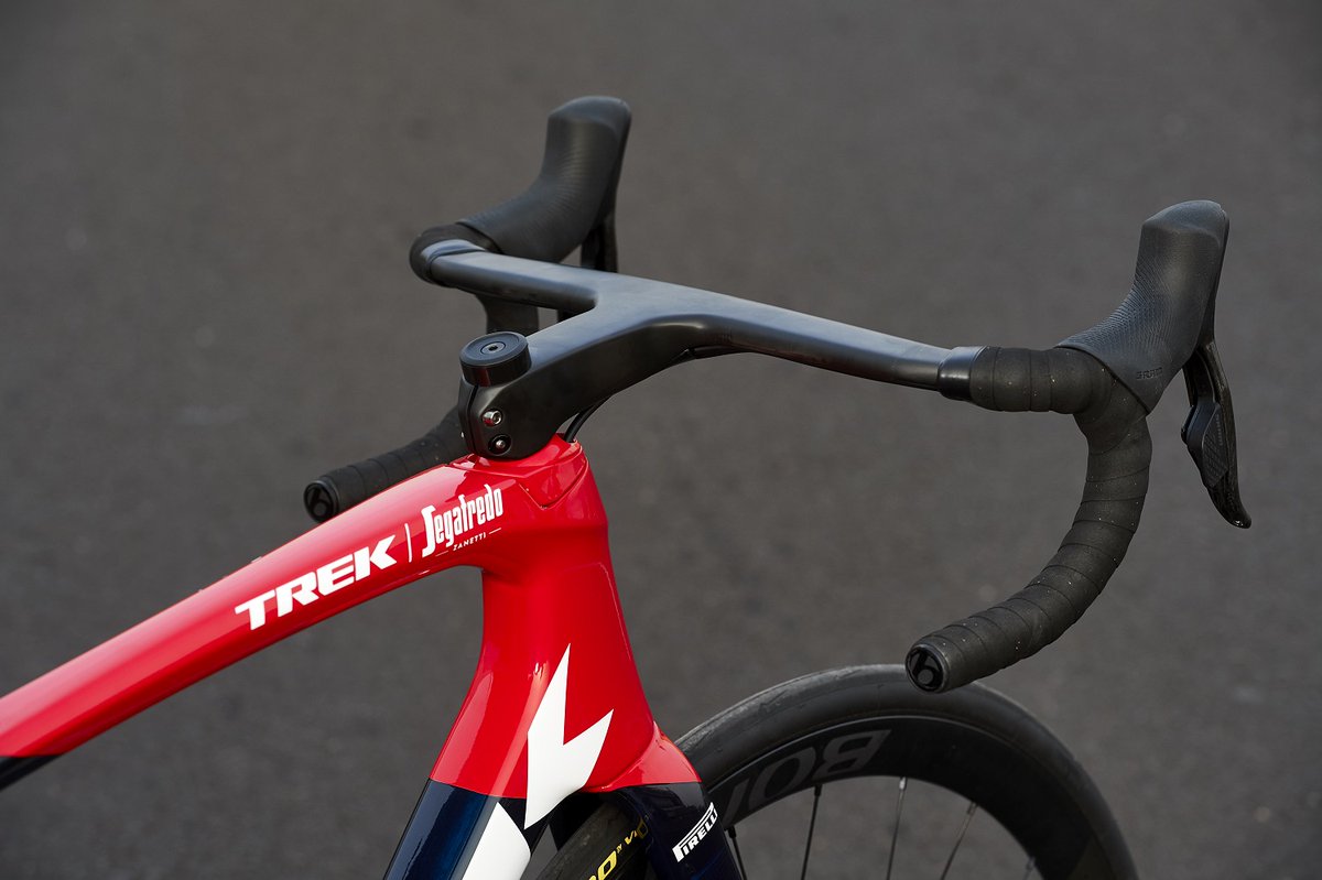 新型Émondaに合わせて開発されたエアロカーボンハンドルバーAeolus RSL 