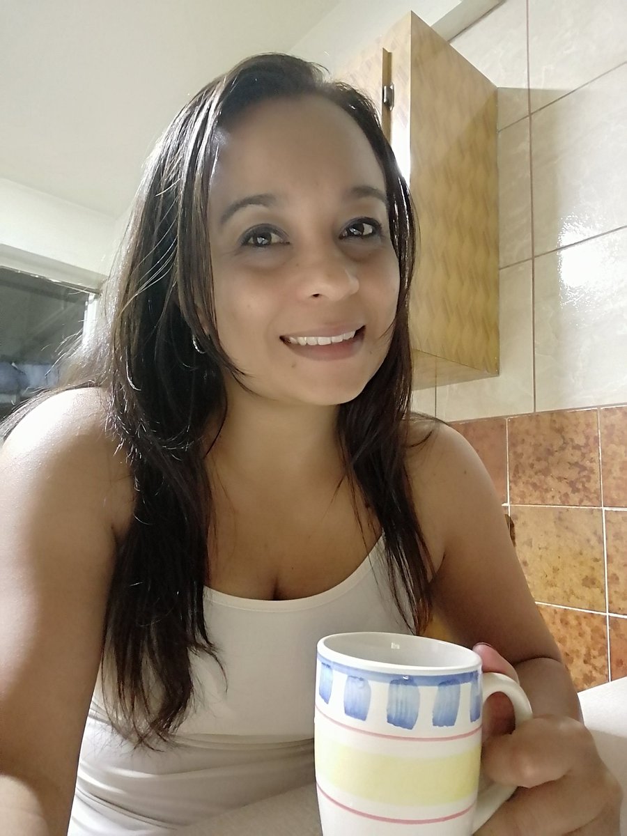 Ida03301343's tweet photo. Sacar un unos minutos, estar en silencio, disfrutar de un té y reflexionar sobre mis acciones en el día. Son necesarios para mi!
Si, pocas veces una foto así, donde puede notarse que tuve un día activo, pero así somos las mujeres reales.
#amoloquehago
#estilodevida
#mujerpoder https://t.co/IVIQ4CXC68