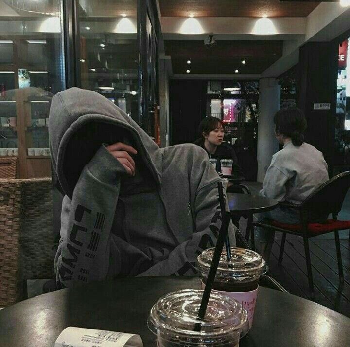 Lee Dongheon-cafe dates-gives you flowers when you’re down-tries babying you but he the actual baby-sends you playlists that you listen together-“Do you know what my shirt is made of? Boyfriend material.”