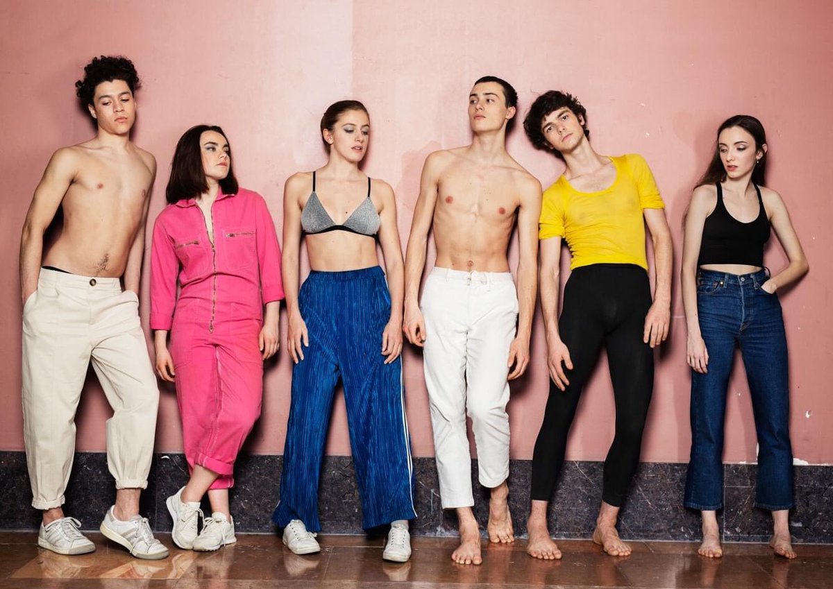Guiguiii94's tweet photo. À retrouver dans la brochure, la très belle commande photographique « L’instant d’avant » avec les jeunes danseurs du CNSMDP par Grégoire Korganow. https://t.co/g76YdJNVOR