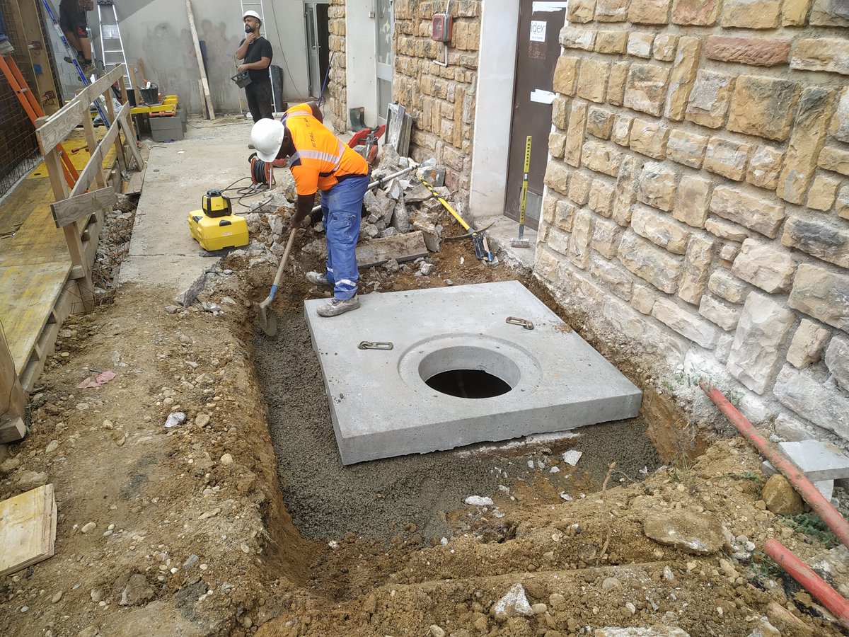 Réalisation des réseaux sur le site du Groupe Scolaire Dolto à Saint Germain au Mont d'Or avant intervention du maçon #STALTP