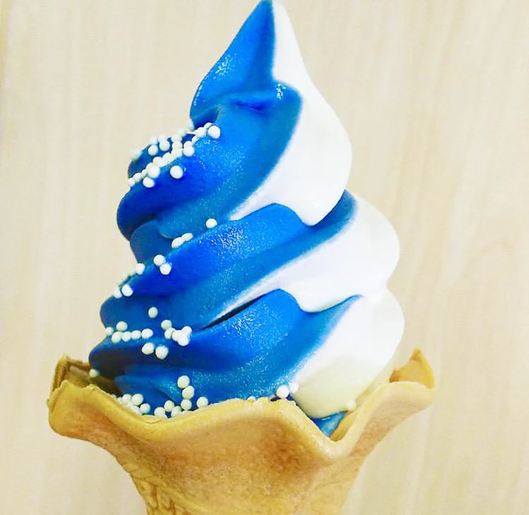ラムネ味とバニラ味のミックス！？水族館で食べられる「ジンベエソフト」！